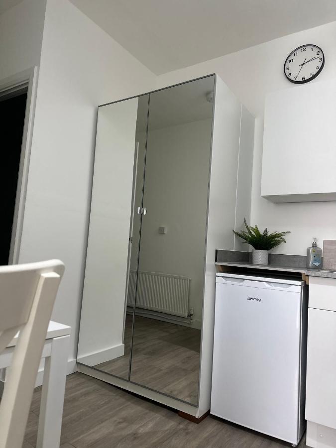 High Barnet Studio Flat Apartment Luaran gambar